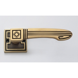 klamka mosiężna na rozetach